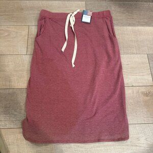 CLASSY COZY COOL MADE IN USA HEATHER RED PULL ON SKIRT NEW MEDIUM